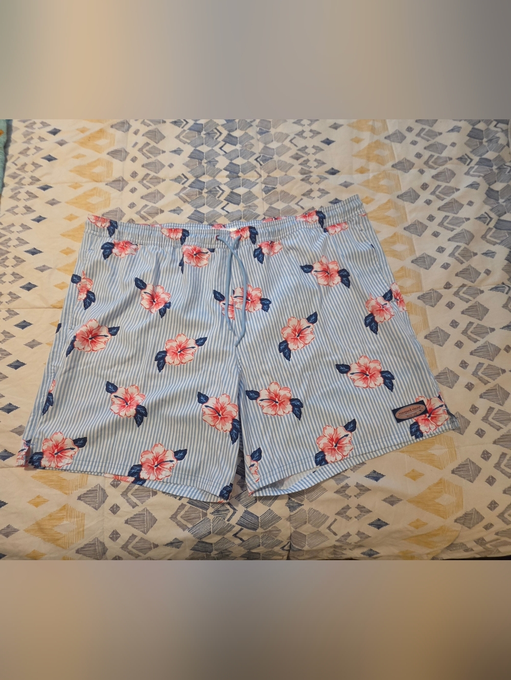 Vineyard Vines Men's XXL NWOT Blue Chappy Printed Floral Stripe Swim Shorts. 